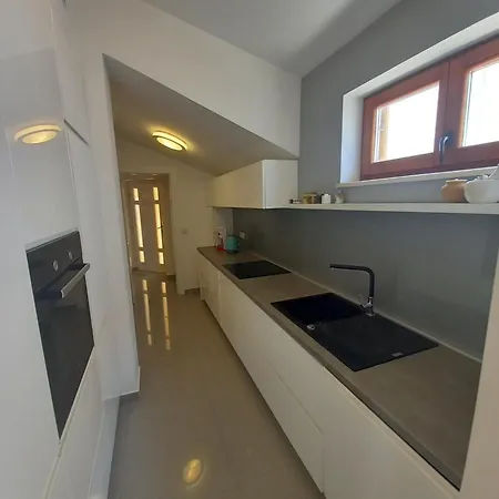 Iggy Apartment *