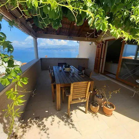 Iggy Apartment Postira