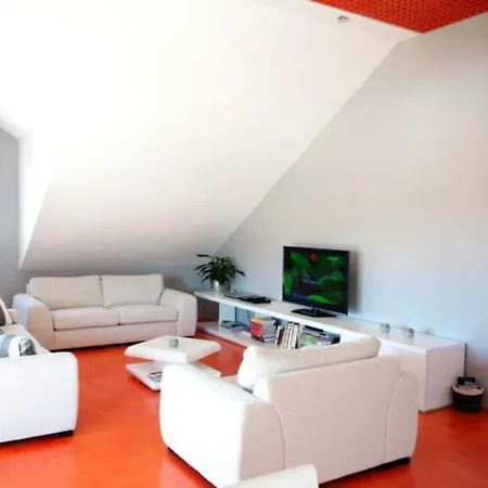 Iggy Apartment Postira